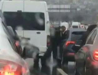 İstanbul’da otomobil sürücüsüne bıçak çekti