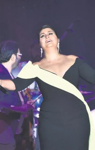 Sibel Can sevgisi engel tanımadı! Akın ettiler