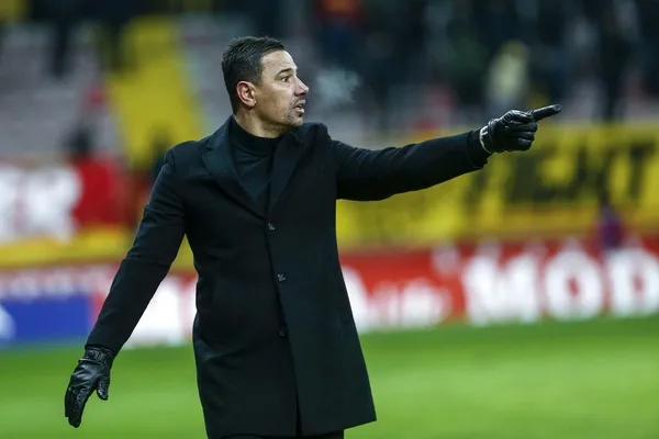 canli-kayserispor-basaksehir-1-0-basaksehir-deplasmanda-kayserispora-takildi-1675357734138.jpg Başakşehir deplasmanda Kayserispor'a takıldı-7