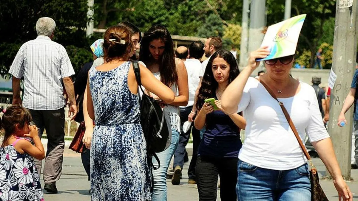 İstanbul'da rekor kırıldı! Vatandaşlar uyuyamadı! Çatalca, Ataşehir, Ümraniye...! Meteoroloji'den yeni uyarı