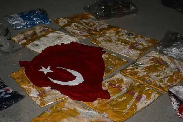 Dikkat çeken görüntü! Sel suları altında kalan çarşının ürünleri miting alanına serildi-2
