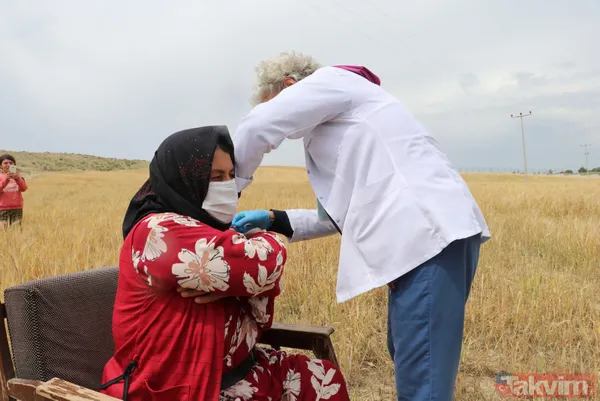 SON DAKİKA: Ankara Polatlı'da çiftçilerin Kovid-19 (koronavirüs) aşısı tarlada yapıldı - 4