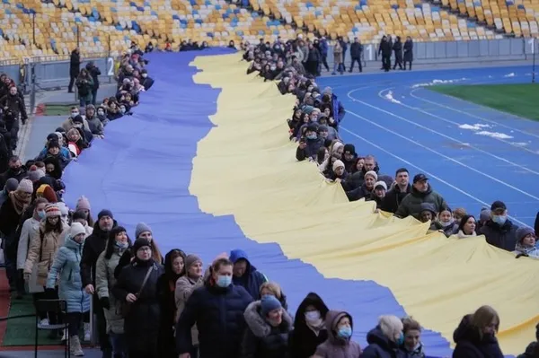 1645106474579.jpg Ukrayna'da bayraklar asıldı, konvoylar yola çıktı! Bölgede yaşayan Türkler Ukraynalıların Erdoğan sevgisini anlattı-2