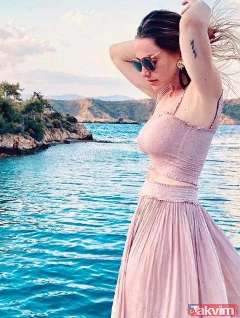 Leoparlı bikinisi ve sıfır makyajlı Burcu Özberk'in yüzü gülüyor... - 7