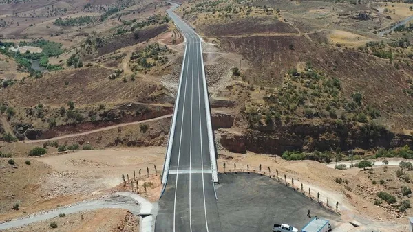 siirt-ile-sirnaki-birbirine-baglayacak-tarih-belli-oldu-zarova-koprusu-hizmete-aciliyor-1638447092798.jpg Siirt ile Şırnak'ı birbirine bağlayacak! Tarih belli oldu! Zarova Köprüsü hizmete açılıyor...-4