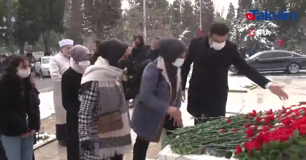 Mehmet Akif Ersoy kabri başında anıldı