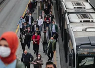 İstanbulluların toplu taşıma isyanı! Metrobüs kalabalığı yolcuları çileden çıkardı