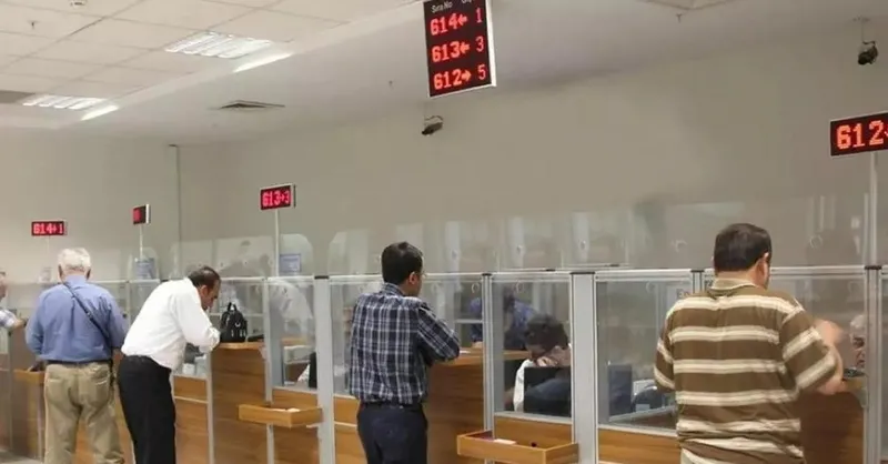 15-temmuz-pazartesi-gunu-bankalar-acik-mi-banka-noter-ve-kargolar-acik-mi-kapali-mi-1720963894690.jpeg Banka, noter ve kargolar açık mı, kapalı mı? 15 Temmuz Pazartesi günü bankalar açık mı?-5