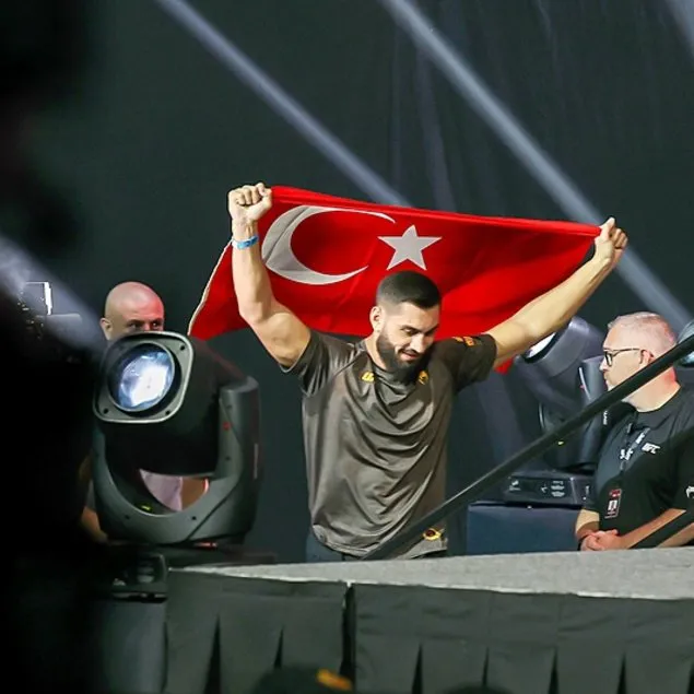 İbo Aslan yine nakavtla kazandı