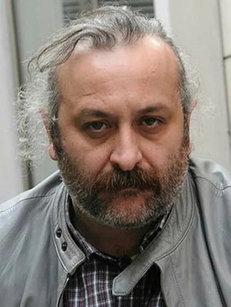 Hazar Ergüçlü-Onur Ünlü aşkı hız kesmeden devam ediyor! Onur Ünlü kimdir?-3