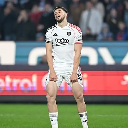 Beşiktaş’ta iki ismin bileti kesildi!