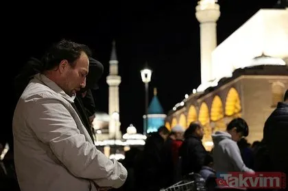 Dua ve tövbelerin kabul edildiği kutlu gecede eller semaya açıldı! İşte Türkiye’den Kadir Gecesi’ne özel kareler...