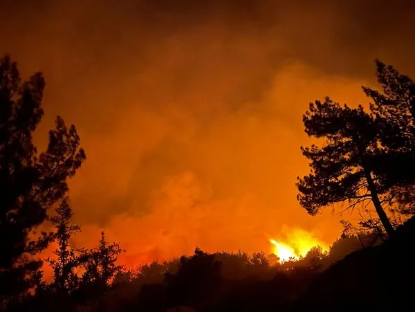 son-dakika-bakan-duyurdu-yanginda-ilk-kez-gece-goruslu-helikopter-kullanilacak-datca-yangininda-gece-gorusler-1657746612118.jpg Son dakika: Bakan duyurdu! Yangında ilk kez gece görüşlü helikopter kullanılacak! Datça yangınında gece görüşler devrede-4