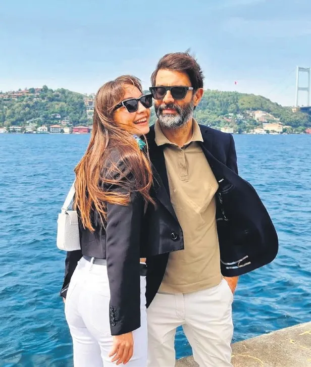 safak-sezer-izzet-yildizhanin-sahnesinde-uzun-hava-okudu-1632082360407.jpeg Şafak Sezer İzzet Yıldızhan'ın sahnesinde uzun hava okudu (Magazin haberleri)-6