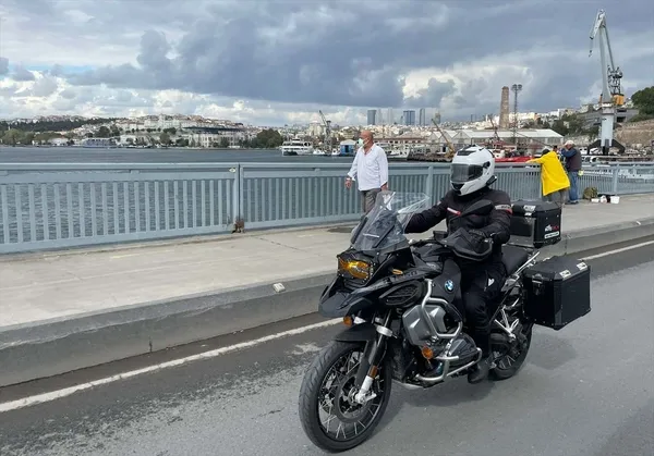 taksim-camisi-imami-abdullah-ozkanin-sasirtan-ozelligi-motosikletin-uzerinde-gorenler-meslegini-duyunca-sasiriyor-1633512190348.jpg Taksim Camisi İmamı Abdullah Özkan'ın şaşırtan özelliği! Motosikletin üzerinde görenler mesleğini duyunca şaşırıyor-5