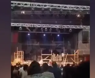 sahnede-rahatsizlandi-herkes-oyun-sandi-genco-erkal-saglik-durumu-nasil-genco-erkal-kimdir-kac-yasinda-1662210519879.png Sahnede rahatsızlandı! Herkes oyun sandı! Genco Erkal sağlık durumu nasıl? Genco Erkal kimdir, kaç yaşında?-6