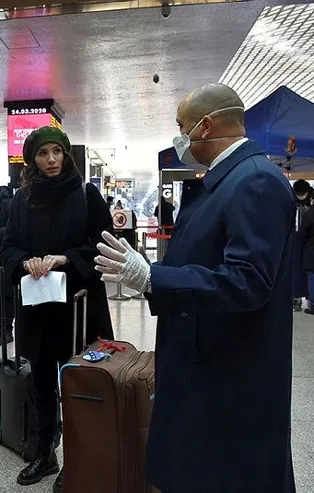 Son dakika: İtalya'daki Türk öğrenciler Kovid-19 nedeniyle yurda dönüş yolunda