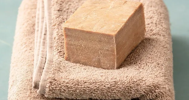 keci-sutu-sabunu-ne-ise-yarar-faydalari-nelerdir-keci-sutu-sabunu-nasil-kullanilir-hangi-cilt-tiplerinde-kulla-1652446745465.jpg Keçi sütü sabunu ne işe yarar, faydaları nelerdir? Keçi sütü sabunu nasıl kullanılır? Hangi cilt tiplerinde kullanılır?-3