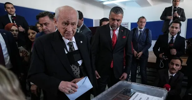 MHP Genel Başkanı Devlet Bahçeli oyunu kullandı: Şimdiden bütün milletimize teşekkür ediyorum | Yüzü neden şiş ve mor?