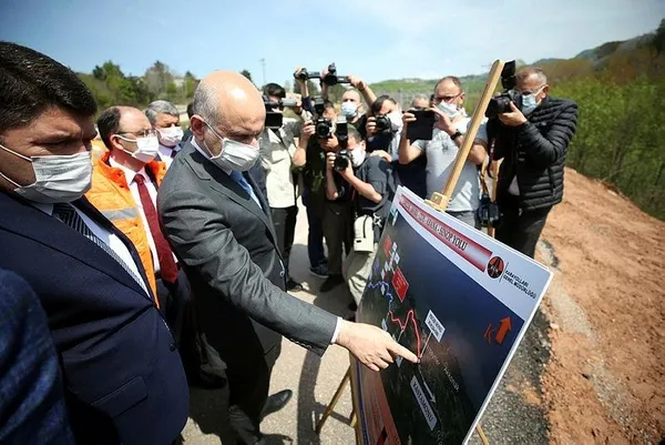 bakan-karaismailoglu-bartin-amasra-kurucasile-cide-yol-projesini-inceledi-yol-medeniyettir-1619794907051.jpeg