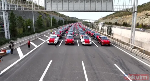 Yavuz Sultan Selim Köprüsü'nde 'Cumhuriyet' coşkusu! Binlerce Togg T10X 100. yıla özel konvoy yaptı - 4