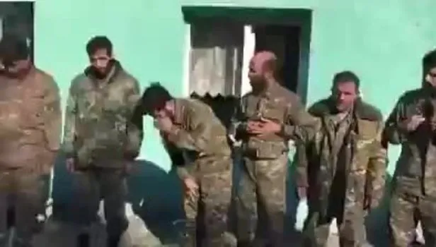 Azerbaycan Ordusu Ermeni askerlere Karabağ'ın kime ait olduğunu öğretiyor