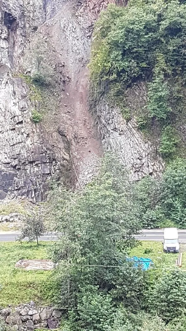 Karadeniz'de sağanak yağış etkili oluyor! Trabzon'da ırmak taştı Rize'de heyelan meydana geldi-3
