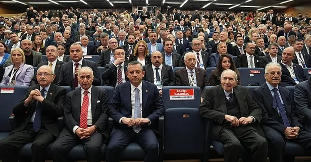 Tek adaylı olağanüstü seçim tiyatrosu! CHP'de Özgür Özel yeniden genel başkan