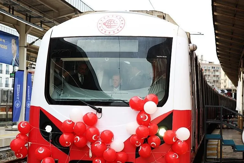 Başkan Recep Tayyip Erdoğan, Sirkeci-Kazlıçeşme Raylı Sistem Hattı'nda banliyö treninin ilk seferini yaptı. 