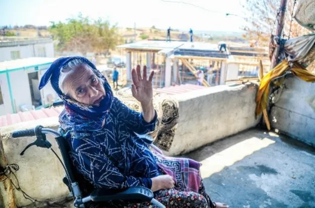 Yangında yıkılan evlerin yenisi yapılmaya başlandı: Yanmaz malzemelerden yapılıyor! 10 günde tamamen bitecek....