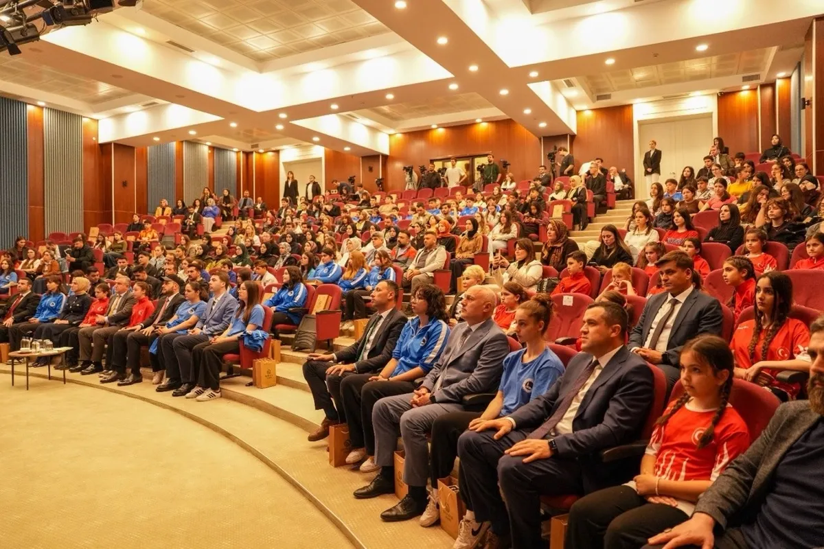 genclik-enerjisi-cop31-surecine-tasiniyor-sifir-atik-vakfi-ve-genclik-spor-bakanligindan-cop31-adimi-1779388314036.jpeg Gençlik enerjisi COP31 sürecine taşınıyor: Sıfır Atık Vakfı ve Gençlik Spor Bakanlığı’ndan COP31 adımı-7
