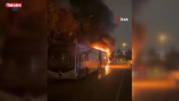 15 Temmuz Şehitler Köprüsü'nde metrobüs alev alev yandı: Yolcular tahliye edildi
