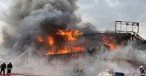 Kocaeli İzmit'te bir markette korkutan yangın!