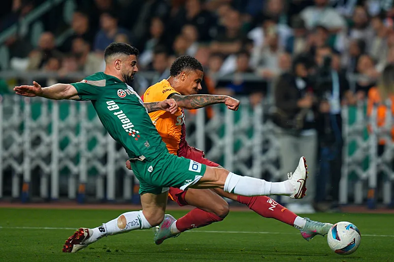 Galatasaray'dan şaşırtacak transfer! Okan Buruk oyun beynini buldu - 13