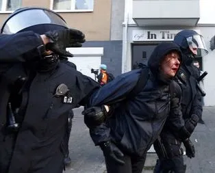 Alman polisinden göstericilere zulüm!