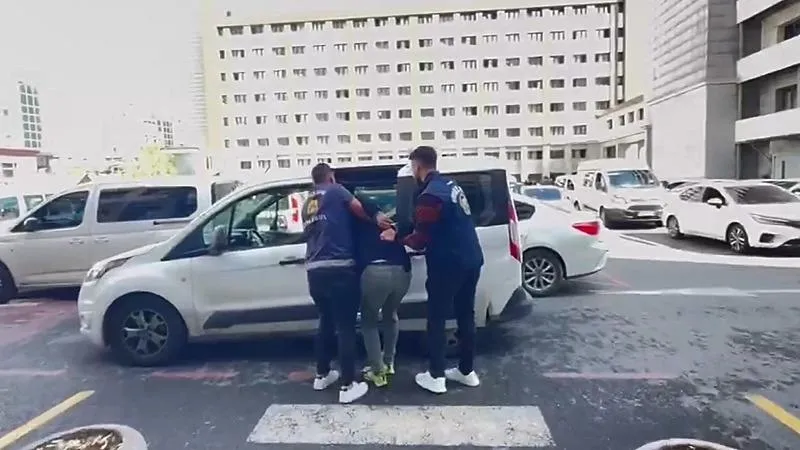 Sözde komedyen Egemen Şimşek yakalandı. (DHA)