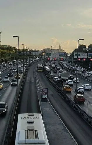 Haftanın ilk iş gününde İstanbul'da trafik kilit!