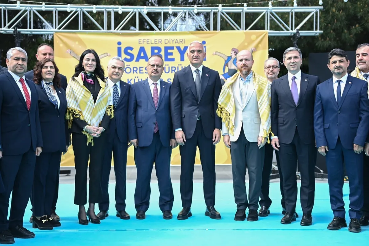 nazillide-festival-heyecani-bakan-ersoy-ureticiler-ve-sanatkarlarla-bulustu-1777730143443.jpeg