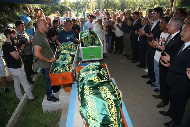 Düzce'deki selde hayatını kaybeden anne ve kızları defnedildi-4