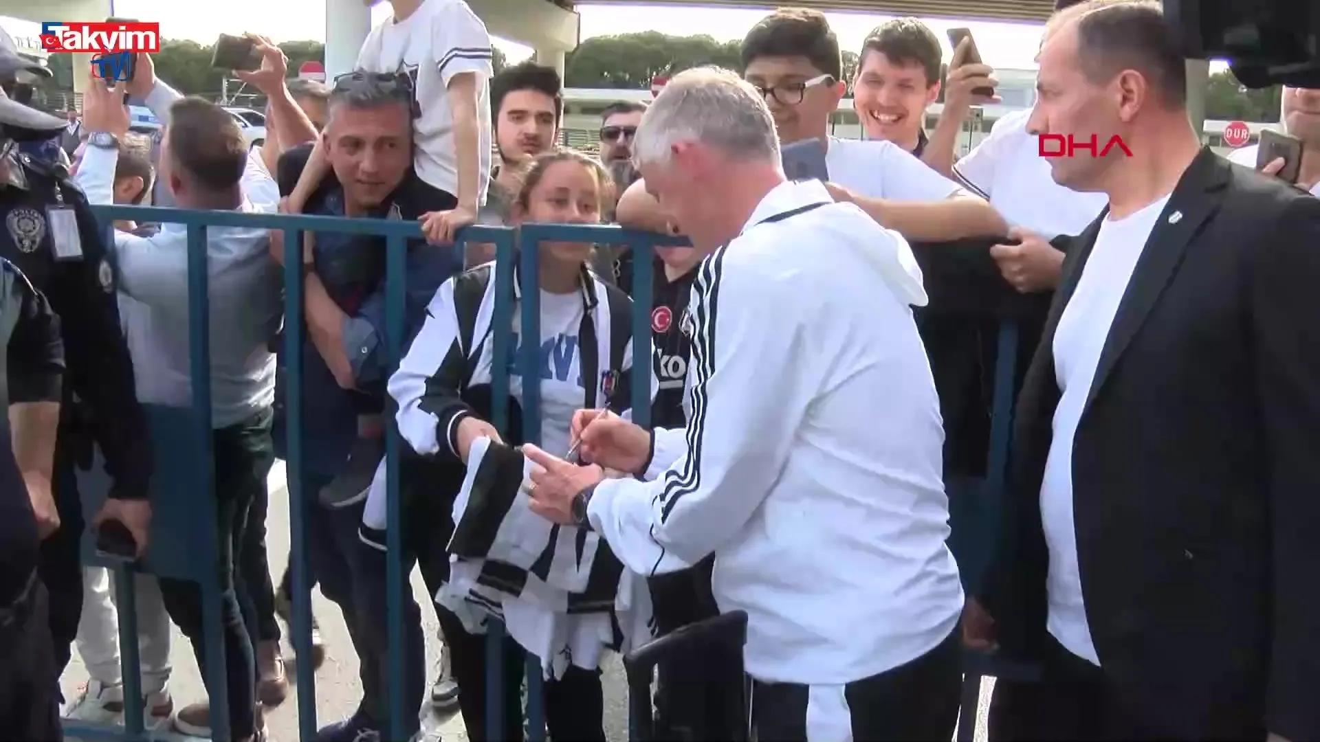 Beşiktaş İzmir’de coşkuyla karşılandı!