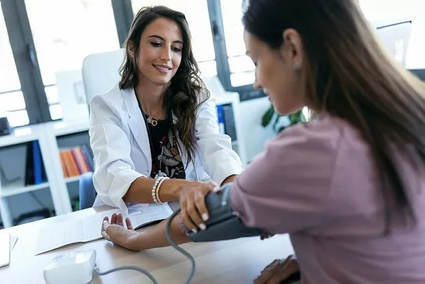 dusuk-tansiyon-kalbe-ve-beyne-zarar-veriyor-kardiyoloji-uzmanindan-tedavi-tavsiyeleri-1664395438163.jpeg Düşük tansiyon kalbe ve beyne zarar veriyor! Kardiyoloji uzmanından tedavi tavsiyeleri...-4