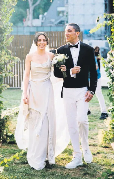 Can Bonomo, eşi Öykü Karayel’in eski aşkı Bartu Küçükçağlayan'la çıktığı tatil için ‘Yıl olmuş 2020’ dedi!