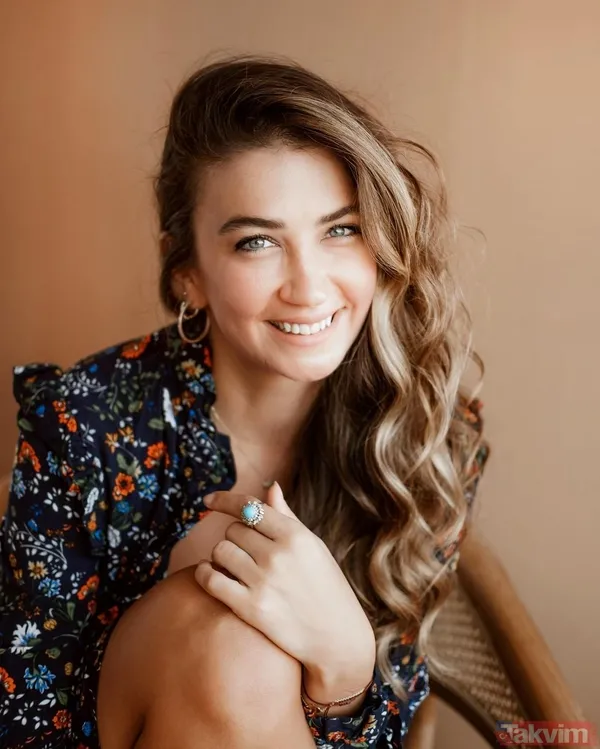 EDHO'nun Ömür'üydü! Ceren Benderlioğlu havalı pozlarıyla sosyal medyayı yaktı kavurdu! ‘Yazı getirdim’ diyen Ceren hayran bıraktı! - 2