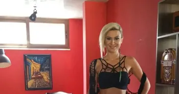 Hande Katipoğlu üstsüz güneşlendi! İşte 38 yaşındaki ünlü oyuncunun Bodrum tatili...