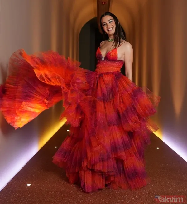 Aslı Bekiroğlu'nun dekoltesinin göğüs kısmı büyük gelince olanlar oldu 'ilah mısın silah mı' Cinsel içerikli ifşa sonrası... - 7