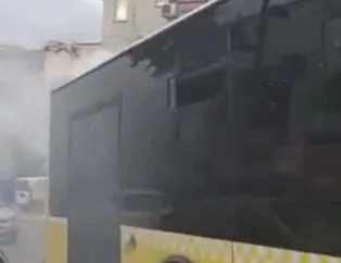 Arızalanan İETT otobüsü dumanlar içinde yola devam etti
