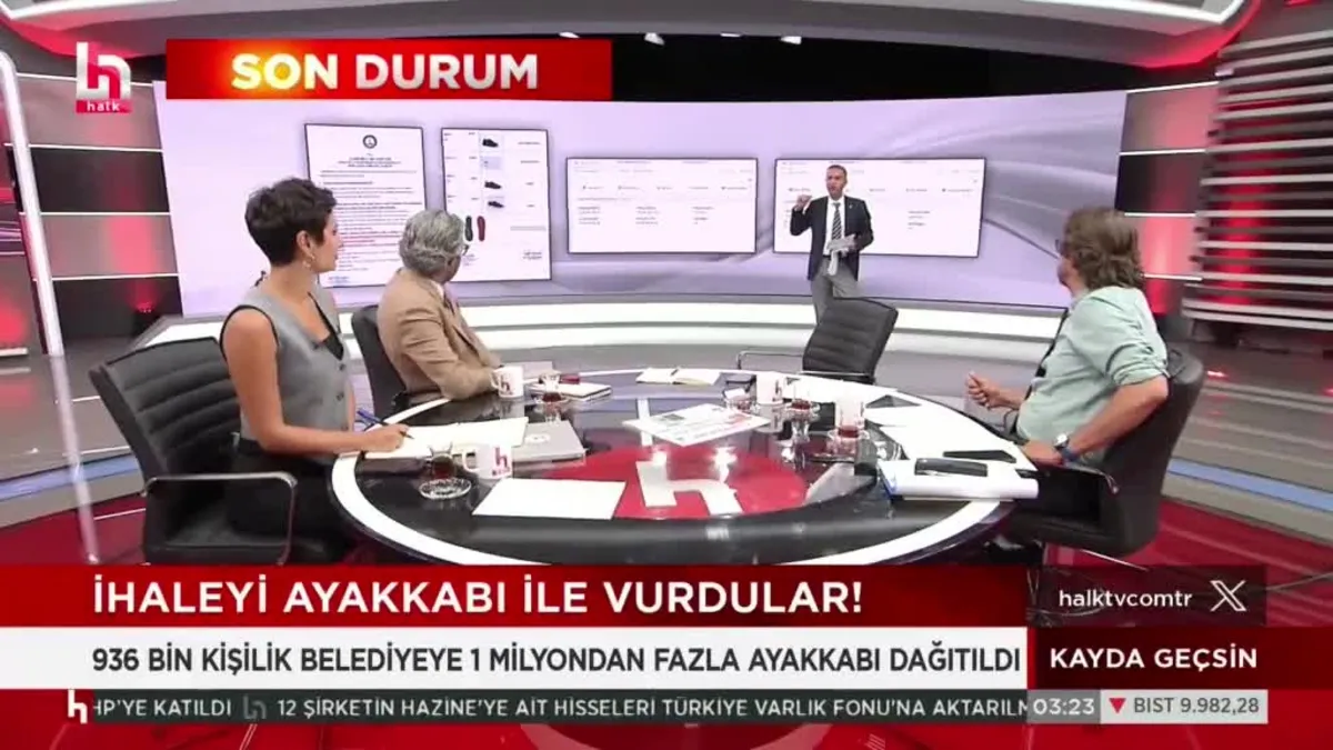 CHP yandaşı Murat Ağırel'in ayakkabı yalanı elinde patladı! ''Bir yılda değil, 8 yılda dağıtıldı''