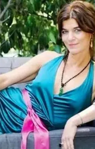 Merhum eşi Uzay Heparı nedeniyle araları açılmıştı! Zeynep Tunuslu'dan Sezen Aksu'ya olay gönderme! Ajda Pekkan...