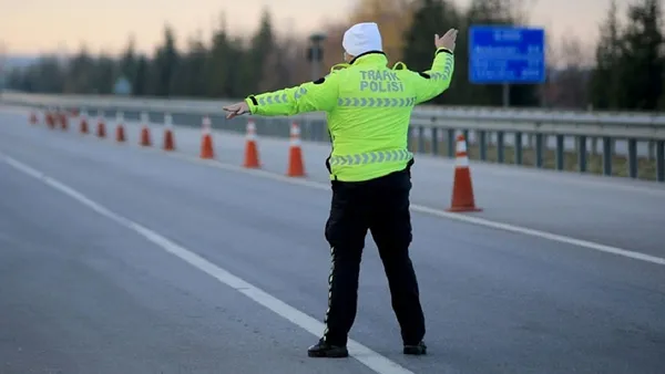 valilikten-son-dakika-uyarisi-yilbasinda-o-yollar-kapaniyor-1640197196123.jpg