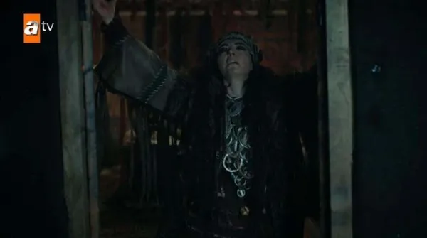 kam-kadin-arcuray-batugayi-orhunun-suyu-kil-ve-atesle-iste-boyle-tedavi-etti-1652821416359.jpg Kam Kadın Arçuray; Batuga’yı Orhun’un suyu, kil ve ateşle işte böyle tedavi etti!-6